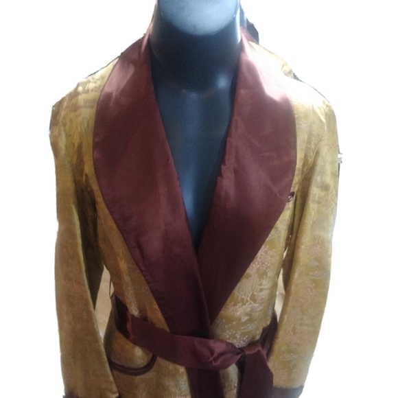 Golden Chinese Silk smoking jacket beautiful embroidery scenes - Picture 16 of 16